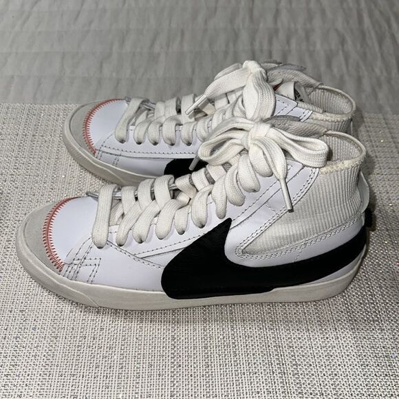 NIKE 9.5 Men’s White Black Blazer Mid '77 Jumbo with Orange Thread Detail - Picture 7 of 14